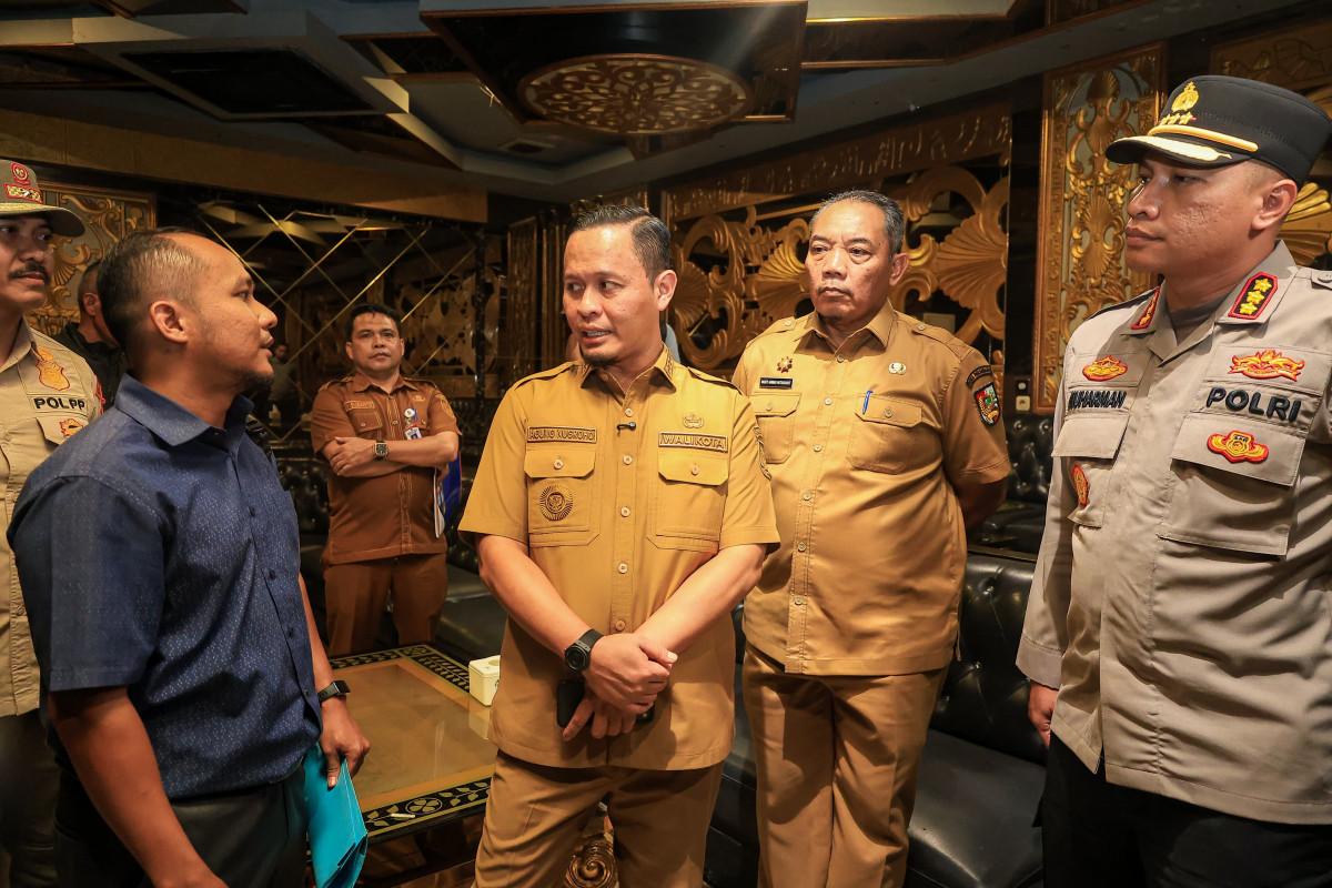 Wali Kota Pekanbaru Pimpin Penyegelan New Paragon