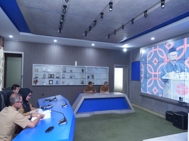 Bersama Badan Riset dan BRIN, Wakil Bupati Kampar Ikuti Zoom Meeting Indeks Daya Saing Daerah 2025.